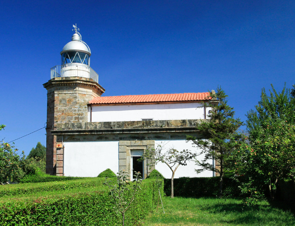 Tazones - a lighthouse