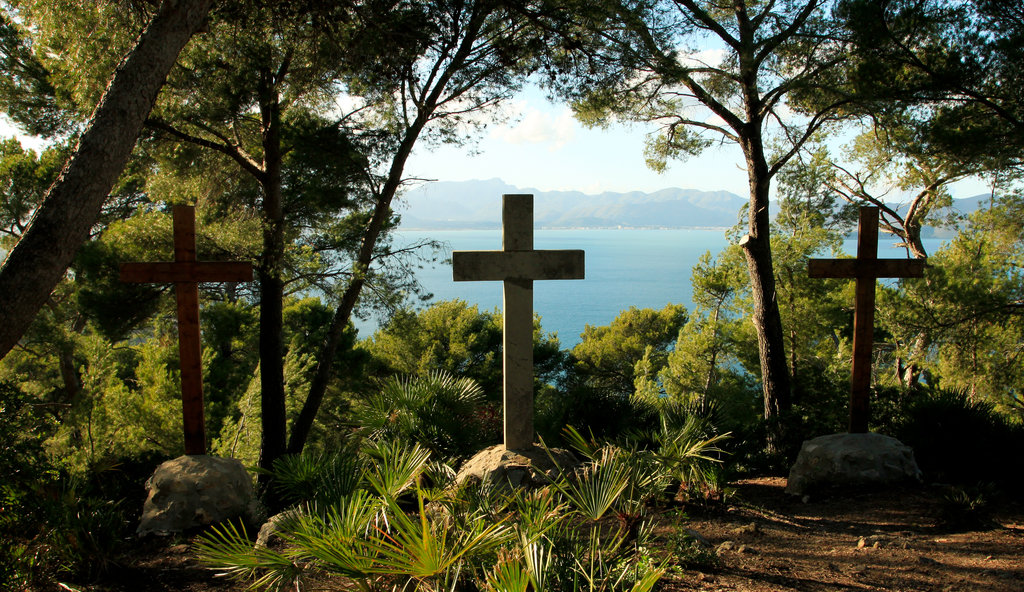 Mallorca - Victoria peninsula - three crosses