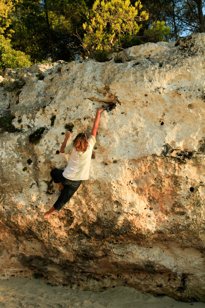 Menorca - bouldering in Cala en Turqueta 01