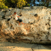 Menorca - bouldering in Cala en Turqueta 02