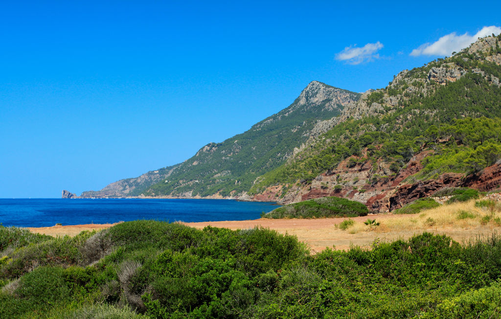 A trail to Port des Canonge from Banyalbufar