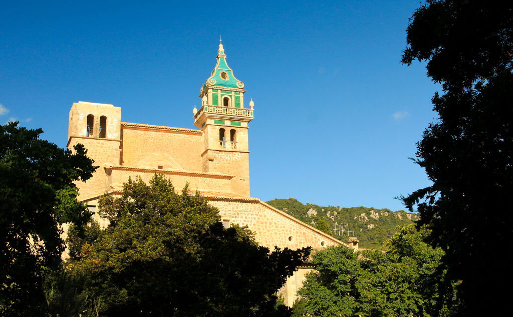 A monastery in Valldemosa 01