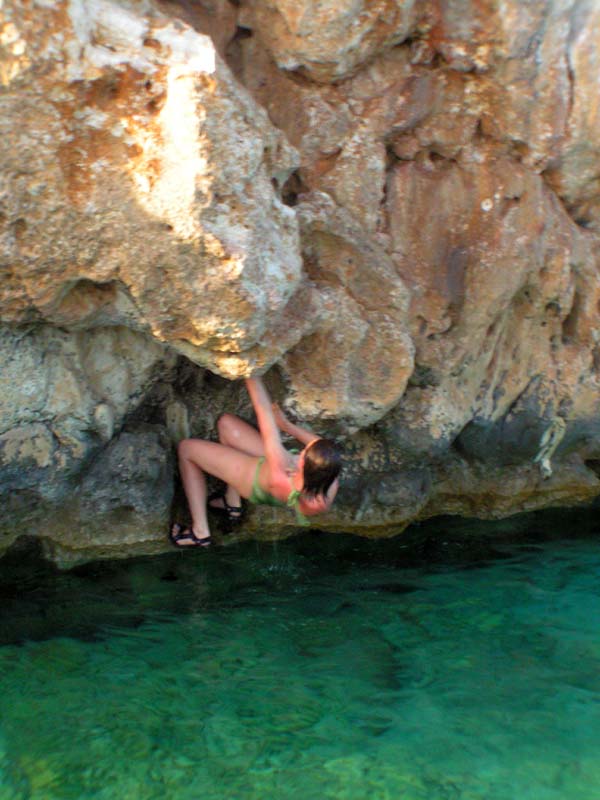 Paula - sea bouldering in Cliffbase 02