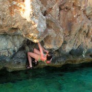 Paula - sea bouldering in Cliffbase 02