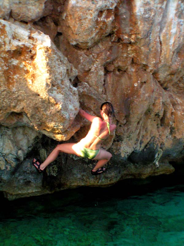 Paula - sea bouldering in Cliffbase 05