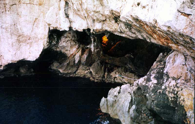 Capo caccia cave
