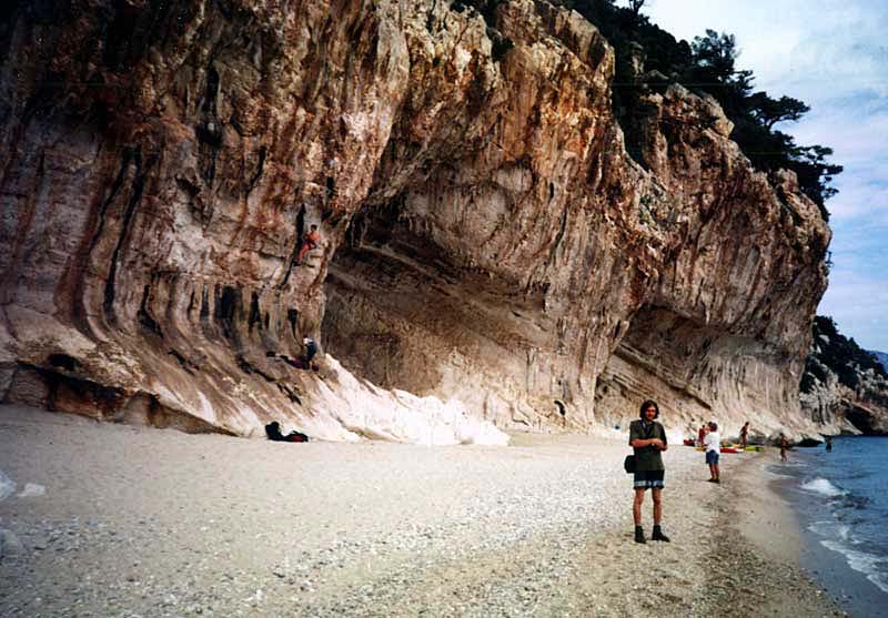 Cala di luna climbing walls