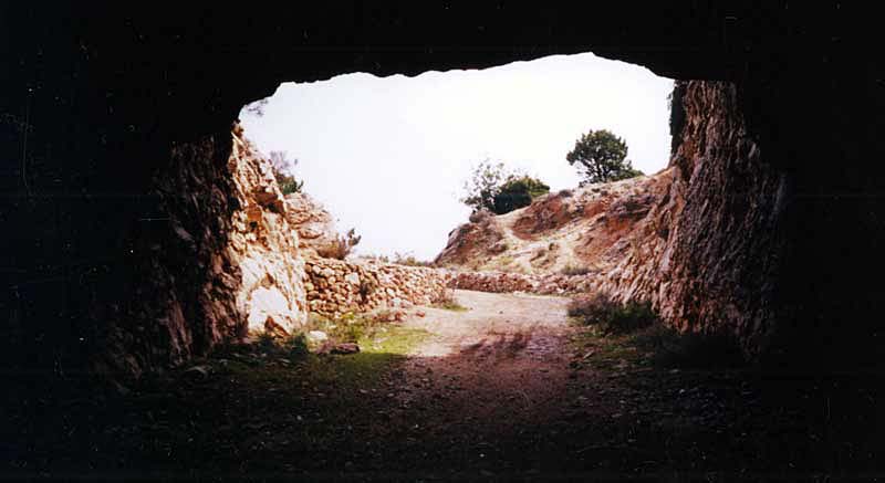 Tunnel to cala di luna